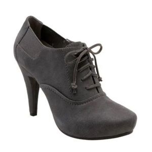 Me Too Lisbon Laced Suede Gray Bootie, Size 7.5